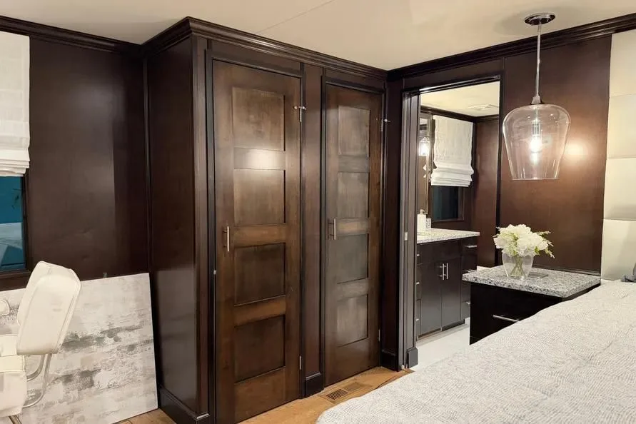 Salon entry