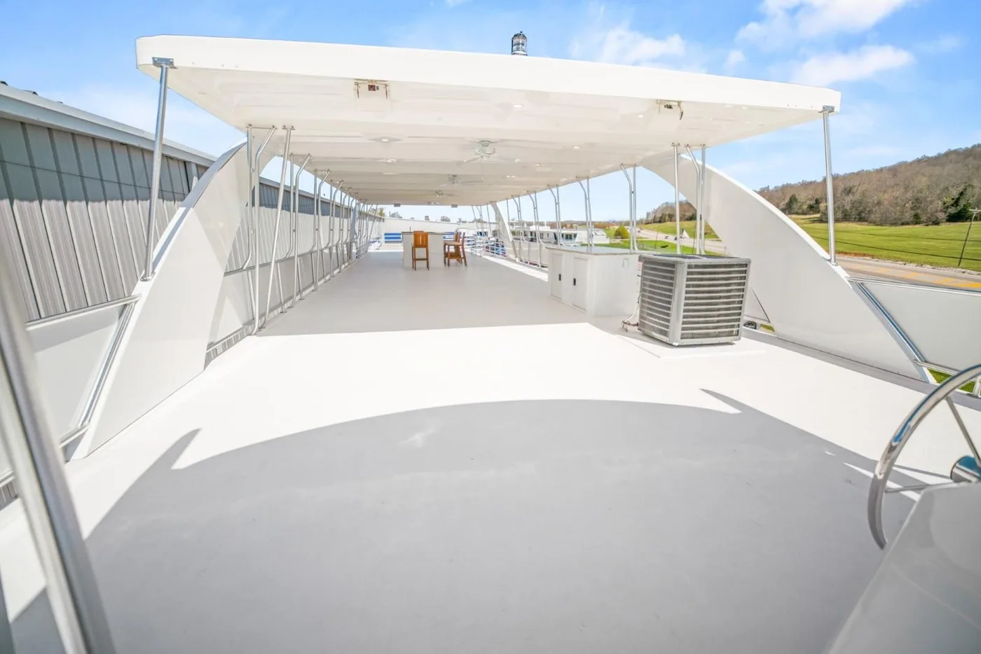Port mid-hull